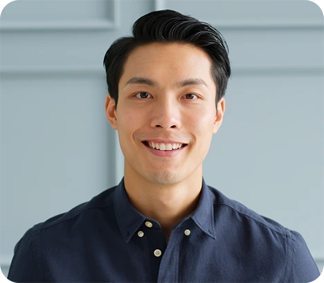 Who is eligible to apply for a loan from a licensed money lender in Singapore