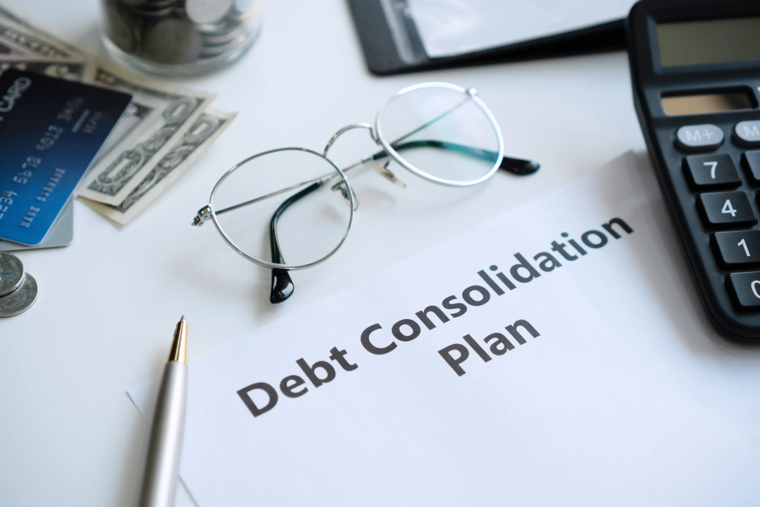 Benefits of applying for a debt consolidation loan Singapore to reduce interest charges
